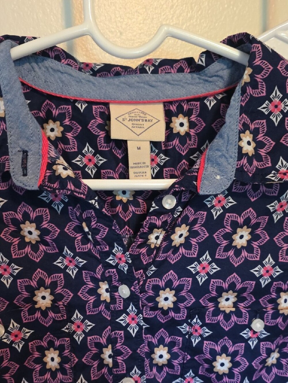 Womens Bundle Sz Med 4 Shirts - Picture 3 of 12